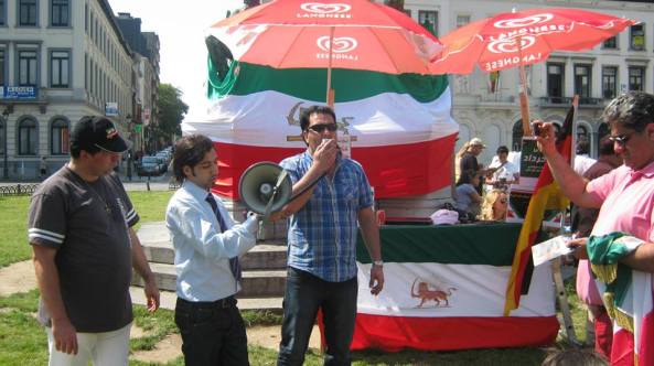 942833_663401303688875_646305906_n