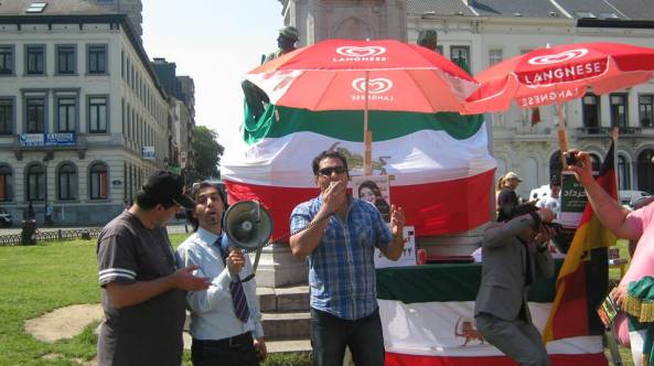 970186_663403623688643_206476405_n