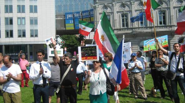 992951_663405343688471_837626331_n